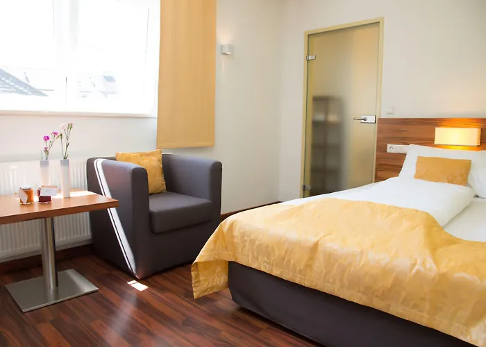 Jedermann Boutiquehotel Mit Stadtgarten 3*