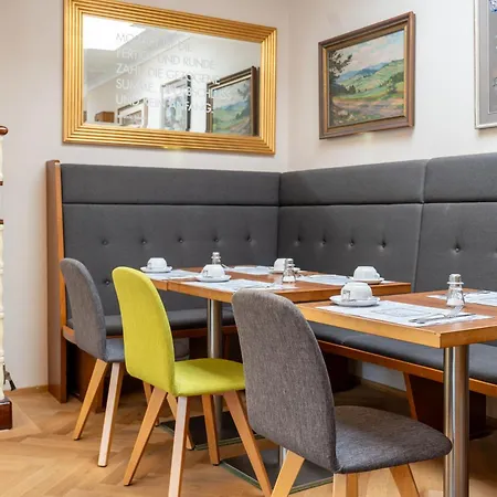 Jedermann Boutiquehotel Mit Stadtgarten Отель 3*