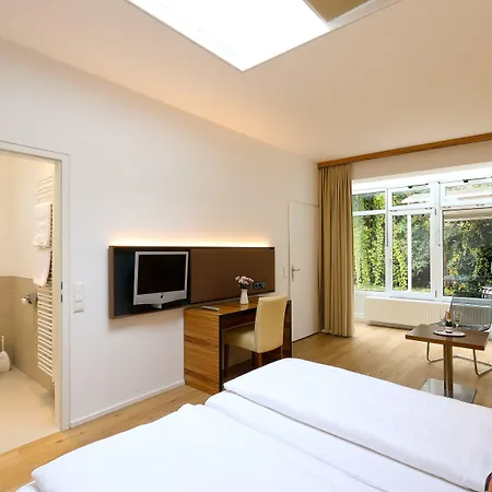 Jedermann Boutiquehotel Mit Stadtgarten 3*