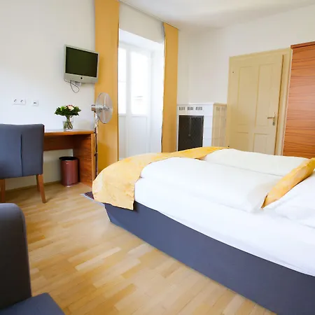 Jedermann Boutiquehotel Mit Stadtgarten Отель