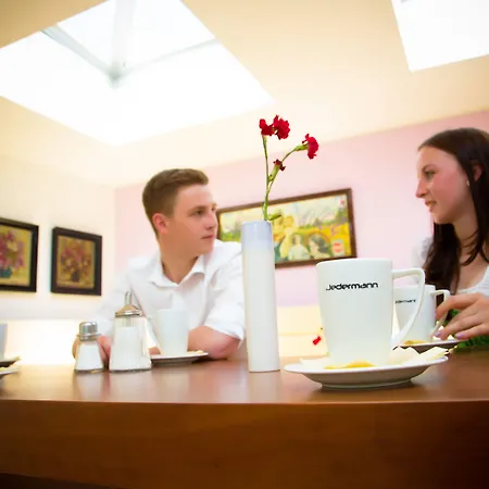 Jedermann Boutiquehotel Mit Stadtgarten Отель