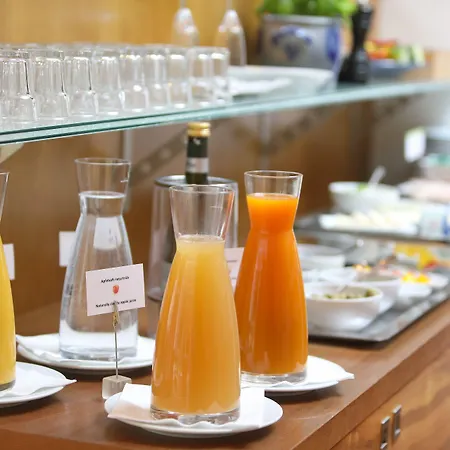 Jedermann Boutiquehotel Mit Stadtgarten Зальцбург