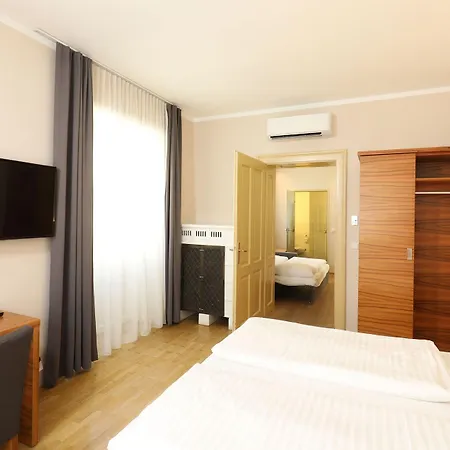Jedermann Boutiquehotel Mit Stadtgarten 3* Solnohrad