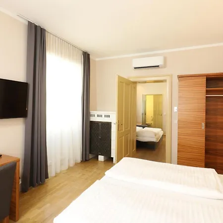 Jedermann Boutiquehotel Mit Stadtgarten 3* Solnohrad