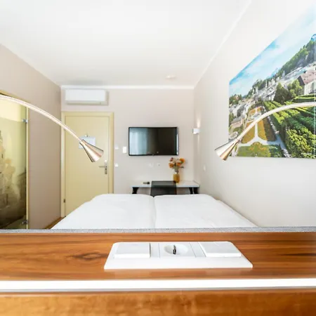 Jedermann Boutiquehotel Mit Stadtgarten Solnohrad