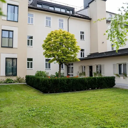 Jedermann Boutiquehotel Mit Stadtgarten Hotel Solnohrad