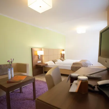 Hotel Jedermann Boutiquehotel Mit Stadtgarten Solnohrad