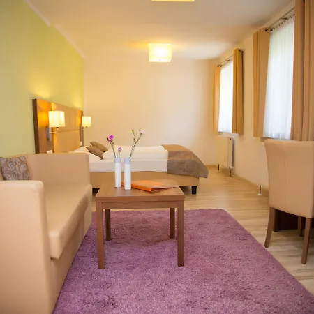 Jedermann Boutiquehotel Mit Stadtgarten Solnohrad
