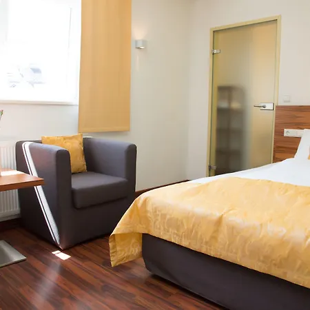 Jedermann Boutiquehotel Mit Stadtgarten 3*