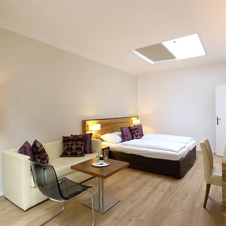 Jedermann Boutiquehotel Mit Stadtgarten 3* Solnohrad