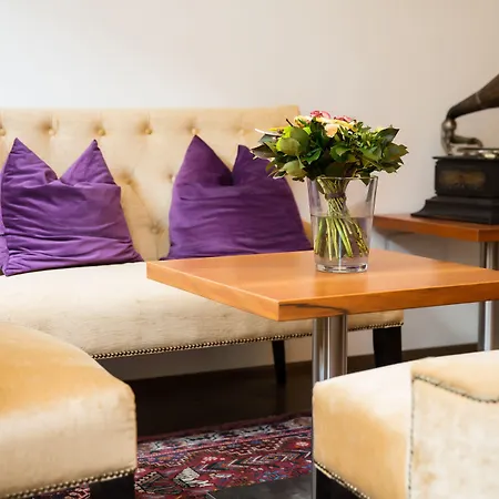 Hotel Jedermann Boutiquehotel Mit Stadtgarten Solnohrad