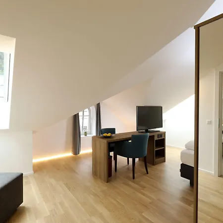 Hotel Jedermann Boutiquehotel Mit Stadtgarten Solnohrad