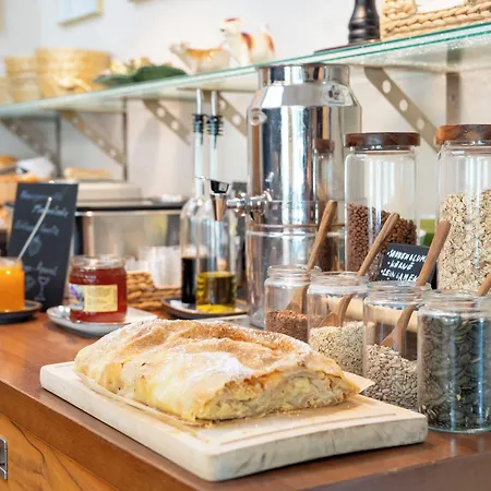 Jedermann Boutiquehotel Mit Stadtgarten 3*