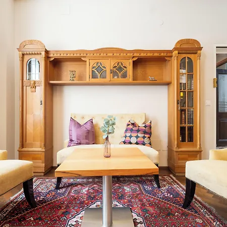 Jedermann Boutiquehotel Mit Stadtgarten 3*