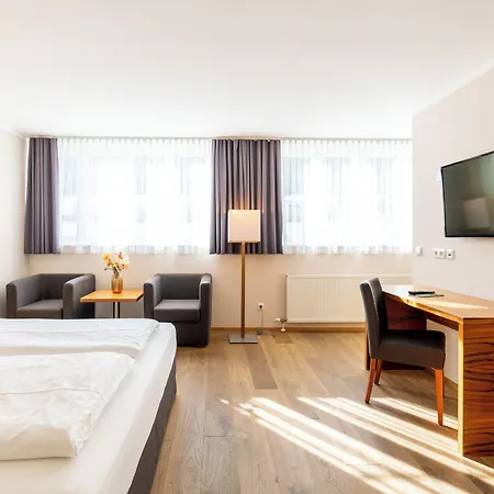 Jedermann Boutiquehotel Mit Stadtgarten 3*