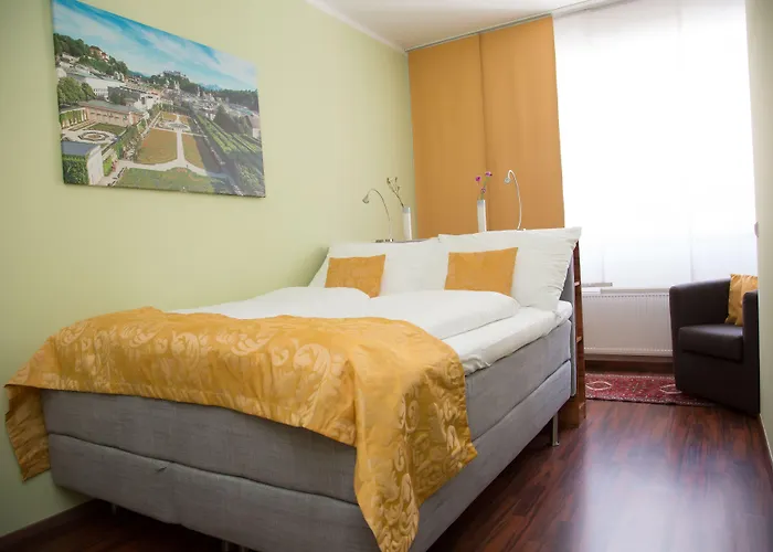 Jedermann Boutiquehotel Mit Stadtgarten 3*