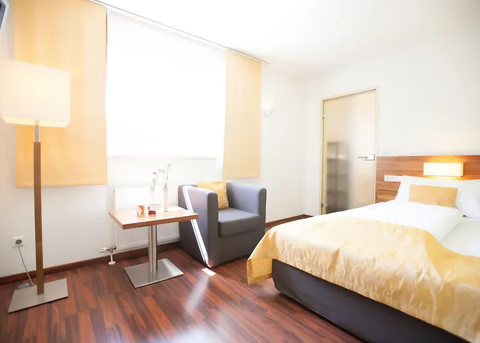 Jedermann Boutiquehotel Mit Stadtgarten Szálloda 3*