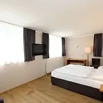 Отель Jedermann Boutiquehotel Mit Stadtgarten 3*