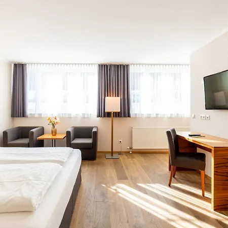 酒店 Jedermann Boutiquehotel Mit Stadtgarten