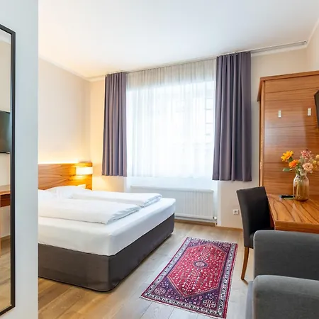 Jedermann Boutiquehotel Mit Stadtgarten Hotel