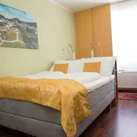 Jedermann Boutiquehotel Mit Stadtgarten 3*